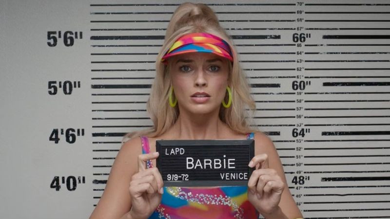 Margot Robbie iza rešetaka u novom traileru za "Barbie"