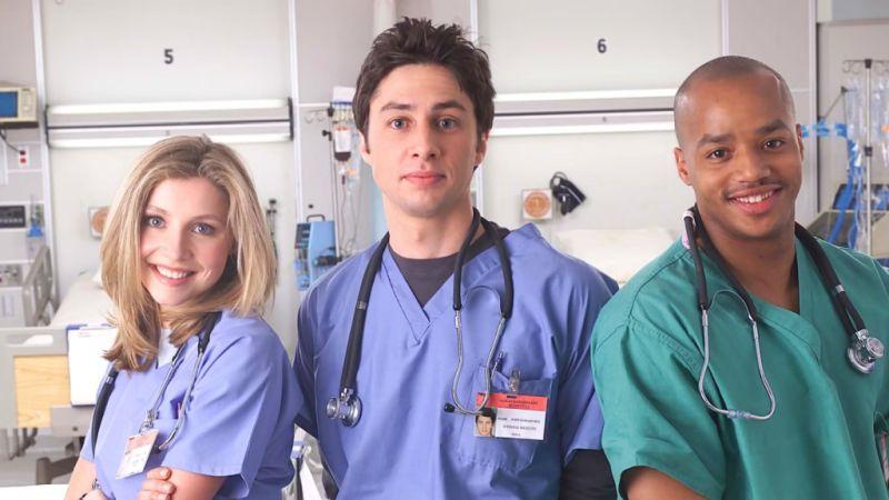 Stara ekipa ponovo na dežuri u teaseru za "Scrubs" reboot