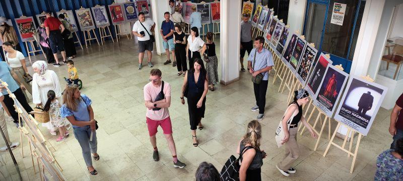 Kinoteka BiH predstavila izložbu filmskih plakata u Srebrenici