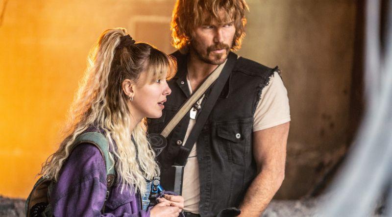 Pratt i Brown na otoku izganih robota u "The Electric State"