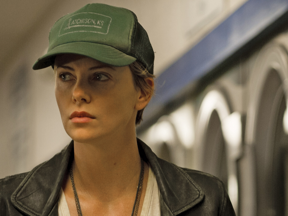 Charlize Theron u prvom traileru za "Dark Places"