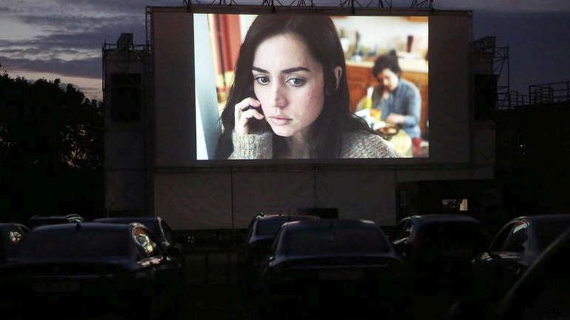 U trendu su ʽdrive-inʼ kina: Sjedi u autu i uživaj u filmu