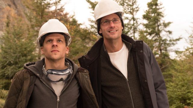 Eisenberg i Skarsgård u traileru za "The Hummingbird Project"